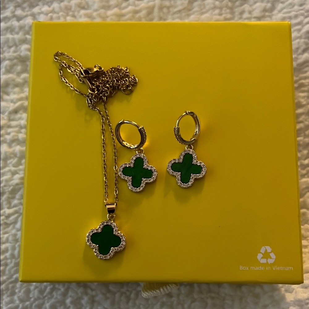 Elegant Green Clover Jewelry Set